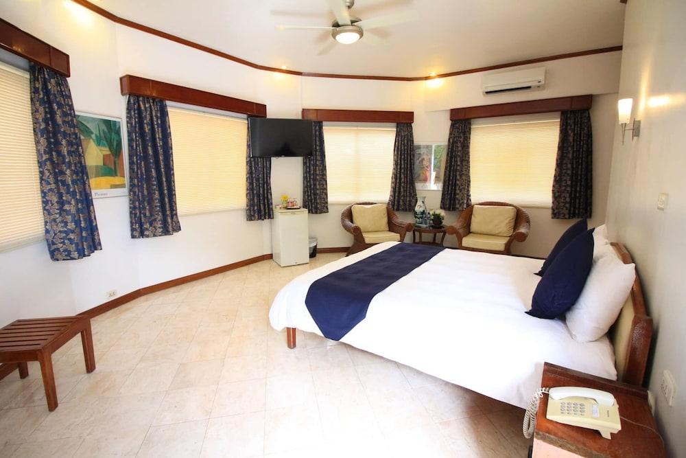 Mermaid Resort Puerto Galera Exterior photo