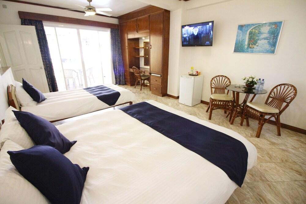 Mermaid Resort Puerto Galera Exterior photo